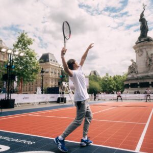 Kort tenisowy w centrum Paryża